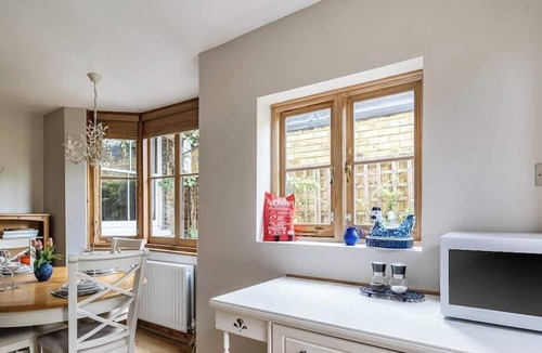 Windsor House | Spacious Windsor Stay w/Garden & Parking
