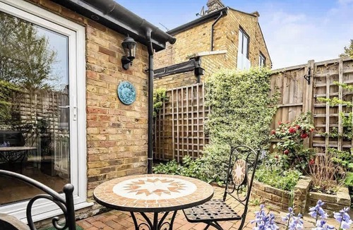 Windsor House | Spacious Windsor Stay w/Garden & Parking