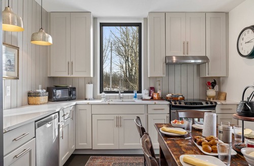 Orson House | Spacious Winter Retreat w/Hot Tub, Games, Fire Pit & Scenic Hilltop Views!