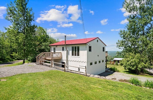 Orson House | Spacious Winter Retreat w/Hot Tub, Games, Fire Pit & Scenic Hilltop Views!