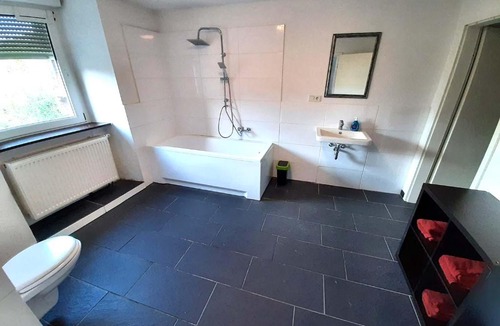 Budesheim Apartment | Spacious Work & Stay Apartments Büdesheim