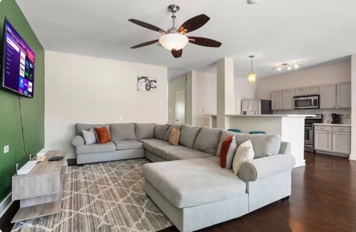 Central Southwest House | Spacious World Cup home! Minutes from NRG stadium. Free prkng & Groups welcome!