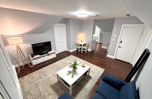 New Haven Apartment | Spacious Yale 2BR with Full Kitchen & WiFi