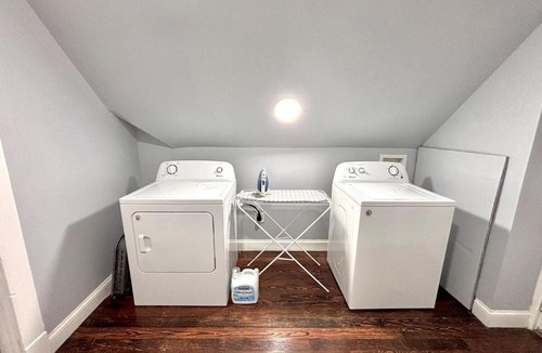 New Haven Apartment | Spacious Yale 2BR with Full Kitchen & WiFi