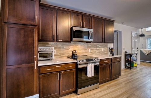 Thornton House | Spacious Yard & Deck - Hot Tub - 120” Projector - 12mins-Waterville Valley