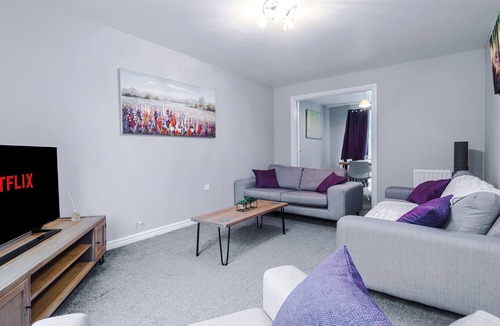 Widnes House | Spacious yet cosy, Four Bedroom Townhouse