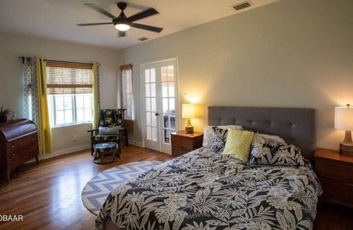 Kingston House | Spanish Beach Bungalow