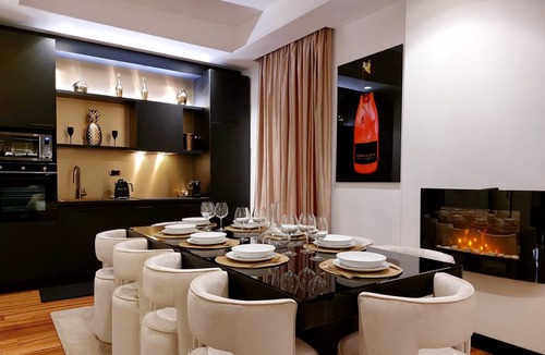 Rione IV Campo Marzio Apartment | Spanish Gold Edition