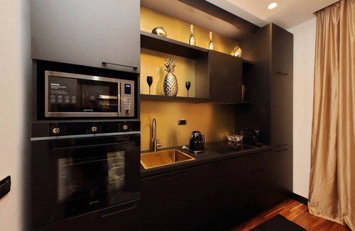 Rione IV Campo Marzio Apartment | Spanish Gold Edition