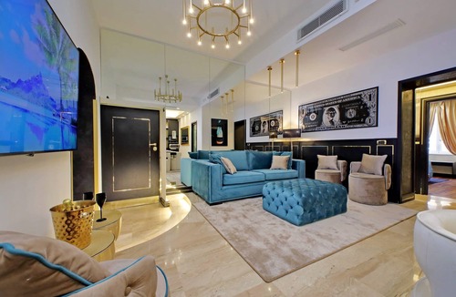 Rione IV Campo Marzio Apartment | Spanish Gold Edition