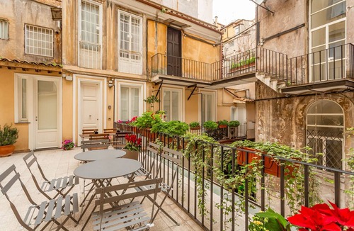Rione III Colonna Apartment | Spanish Steps Deluxe Apartment