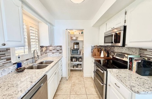 Cocoa Isles Country Club Condo | Spanish Trace Escape | Pool + Minutes to the Beach