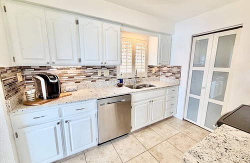 Cocoa Isles Country Club Condo | Spanish Trace Escape | Pool + Minutes to the Beach