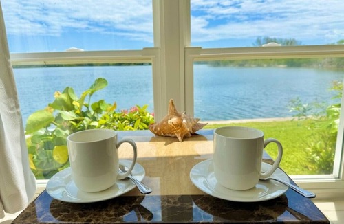 Cocoa Isles Country Club Condo | Spanish Trace Escape | Pool + Minutes to the Beach