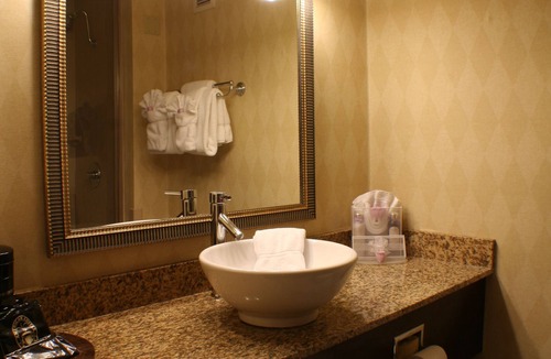 Fairlawn Hotel | Spark by Hilton Akron Fairlawn