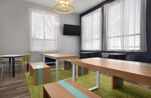 Northeast Heights Hotel | Spark By Hilton Albuquerque North I-25