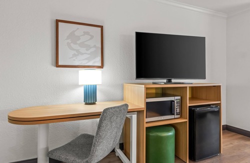 Forest Park Hotel | Spark by Hilton Cincinnati Fairfield