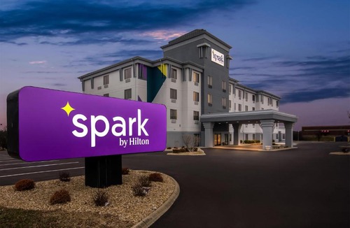 Forest Park Hotel | Spark by Hilton Cincinnati Fairfield