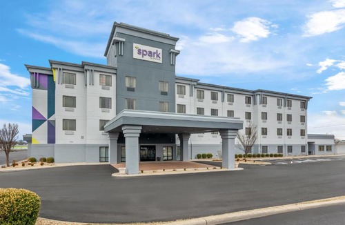 Forest Park Hotel | Spark by Hilton Cincinnati Fairfield