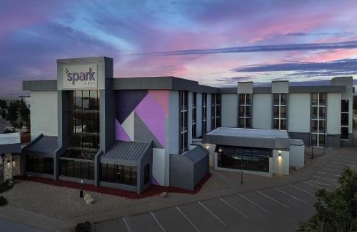 Montbello Hotel | Spark by Hilton Denver East I 70