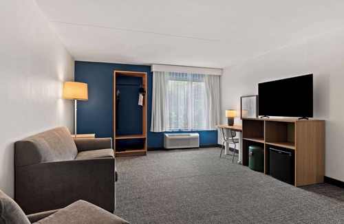 Hershey Hotel | Spark by Hilton Hummelstown Hershey