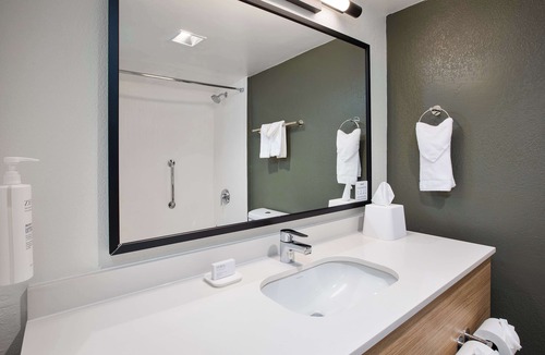 Tougaloo Hotel | Spark By Hilton Jackson Ridgeland