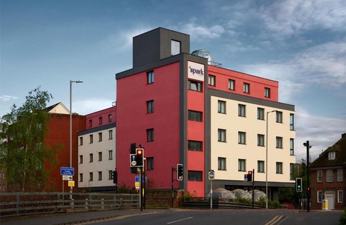 Luton Hotel | Spark by Hilton Luton