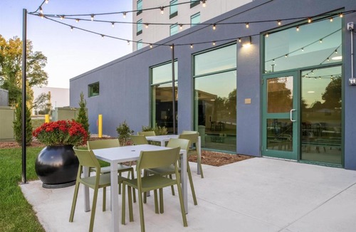 Madison Hotel | Spark By Hilton Madison Central