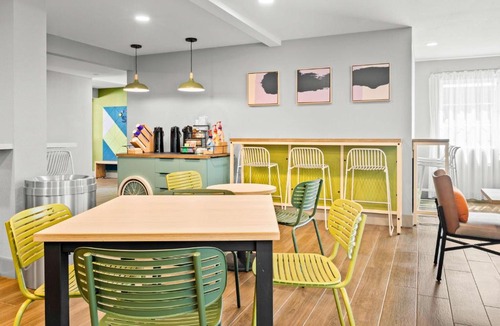Modesto Hotel | Spark by Hilton Modesto
