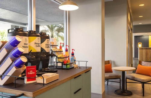 Florida Center Hotel | Spark by Hilton Orlando Universal Boulevard