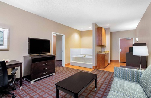 Plainfield Hotel | Spark by Hilton Plainfield Indianapolis