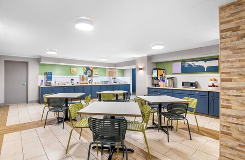 Roanoke Hotel | Spark by Hilton Roanoke Civic Center
