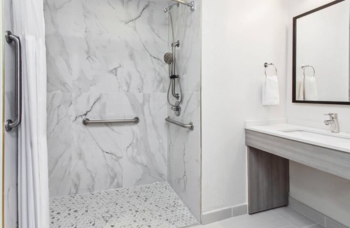 Rochester Hotel | Spark by Hilton Rochester South