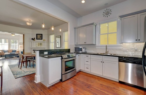 Westside House | Sparking clean 3BR/2 full bath, laid-back & chic, private yard & free parking!