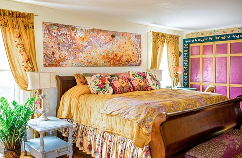 Wallingford House | Sparkle on the Rocks is a Sanctuary of Comfort and Artistic Inspiration