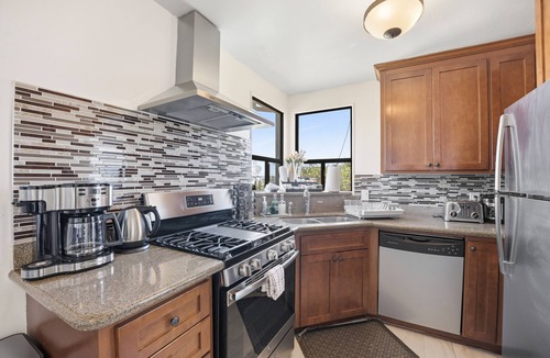 Paradise Valley Apartment | Sparkling Clean Luxury 3 BR House Near SF/SFO/CalTrain/BART+EV+Free Parking+WiFi