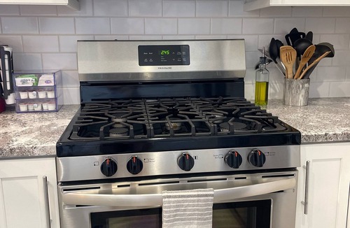 Pasqualetti Mountain Ranch Apartment | SPARKLING CLEAN, Modern 1 BR Guesthouse