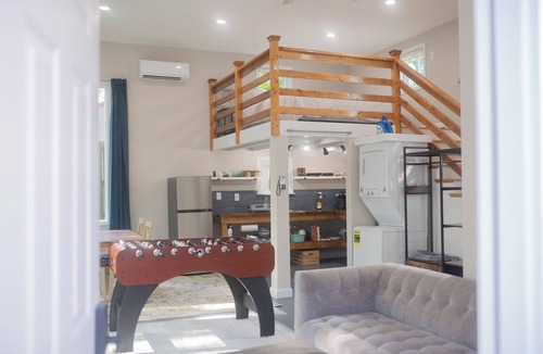 Reynoldstown Cottage | Sparkling Clean Walkable King Bed Couples Retreat!