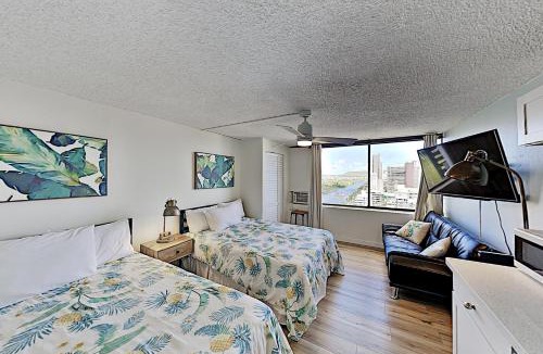 McCully - Moiliili Apartment | Sparkling Hawaiian Monarch Studio