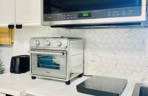 Maple Ridge House | Sparkling Modern Kitchenette Suite Close to Nature
