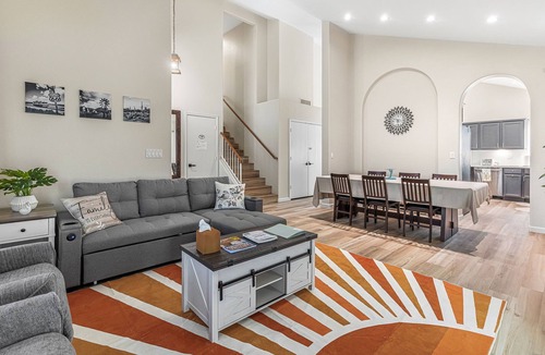 Dave Brown Autumn Hills House | Sparkling Saltwater Pool Spa FirePit Free Netflix WiFi 4BR/3BA