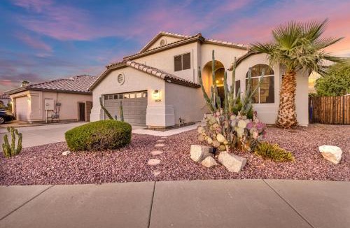 Dave Brown Autumn Hills House | Sparkling Saltwater Pool - Spa - Firepit - WiFi - 4BR 3BA - Free Netflix