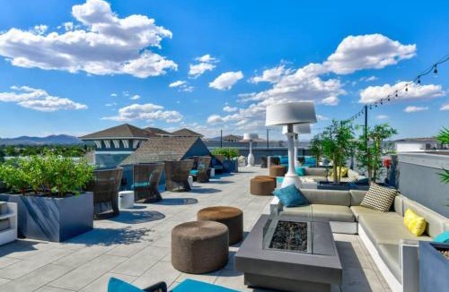 Sparks Apartment | Sparks 2BR Waterfront · Spring Getaway & Rooftop