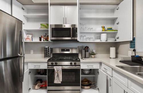 Sparks Apartment | Sparks Waterfront 2 Kings Condo- Free Parking