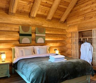Rasnov Ski Chalet | Sparrow's Nest Spacious Mountain Chalet with Hot Tub and Panoramic Views