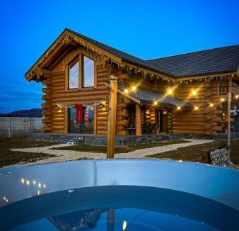 Rasnov Ski Chalet | Sparrow's Nest Spacious Mountain Chalet with Hot Tub and Panoramic Views