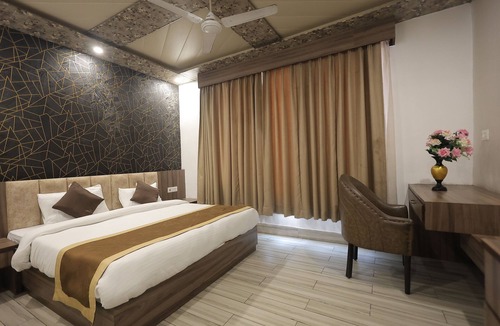 Bareilly Hotel | Sparsh Village Club