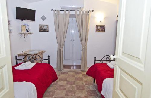 Taranto House | Sparta