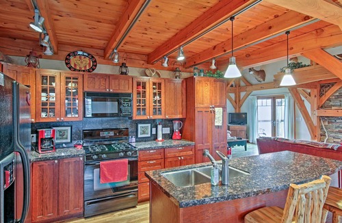 Belle Fourche House | Spearfish Home on 40 Acres w/Private Lake!