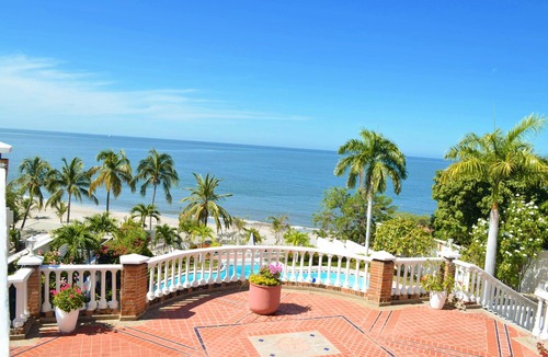 Papare Apartment | Spectacular Ocean Front View With Private Beach!